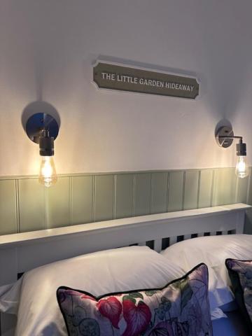 The Little Garden Hideaway With Stunning Sea Views And Garden Bed & Breakfast Holyhead Exterior photo