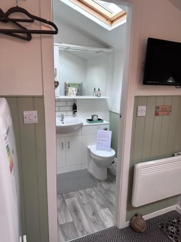 The Little Garden Hideaway With Stunning Sea Views And Garden Bed & Breakfast Holyhead Exterior photo